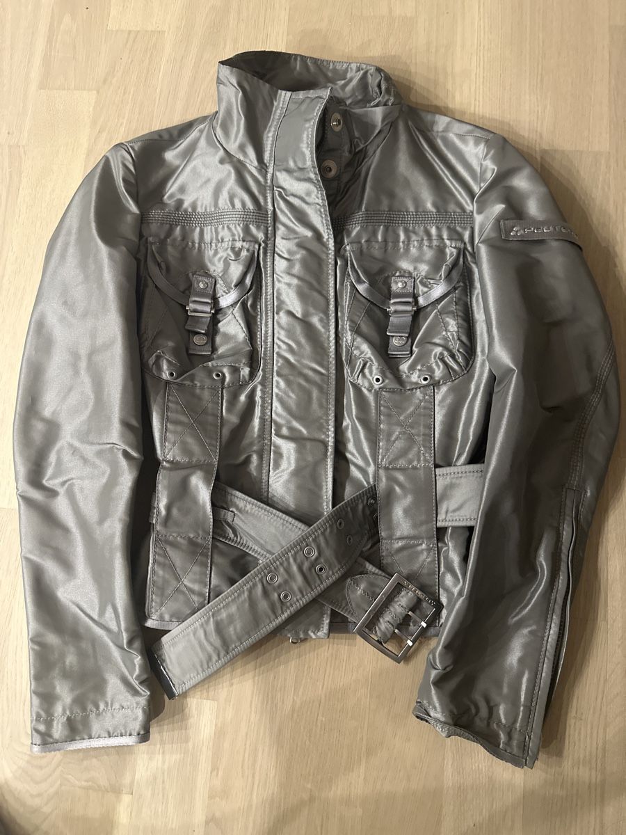 Peuterey Giacche: PEUTEREY Jacke, grau, Gr. 36, NEU – Nuovo (secondo la descrizione) da Dübendorf venduto da Bella1177