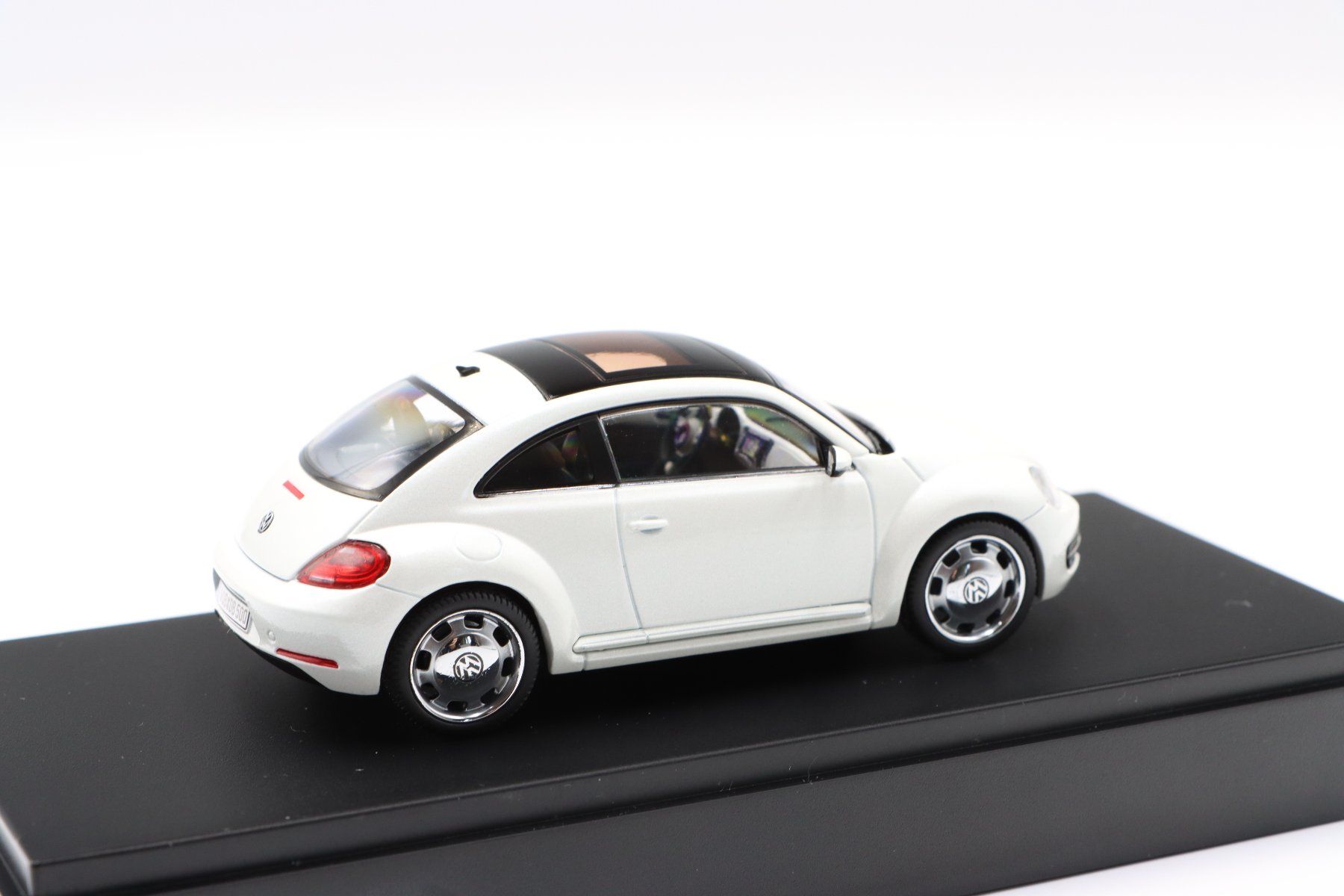 Volkswagen Modellini d'auto: VW New Beetle 2012 1:43 Schuco – Nuovo e nell'imballaggio originale da Bühl b.Aarberg venduto da modelldiecast 8