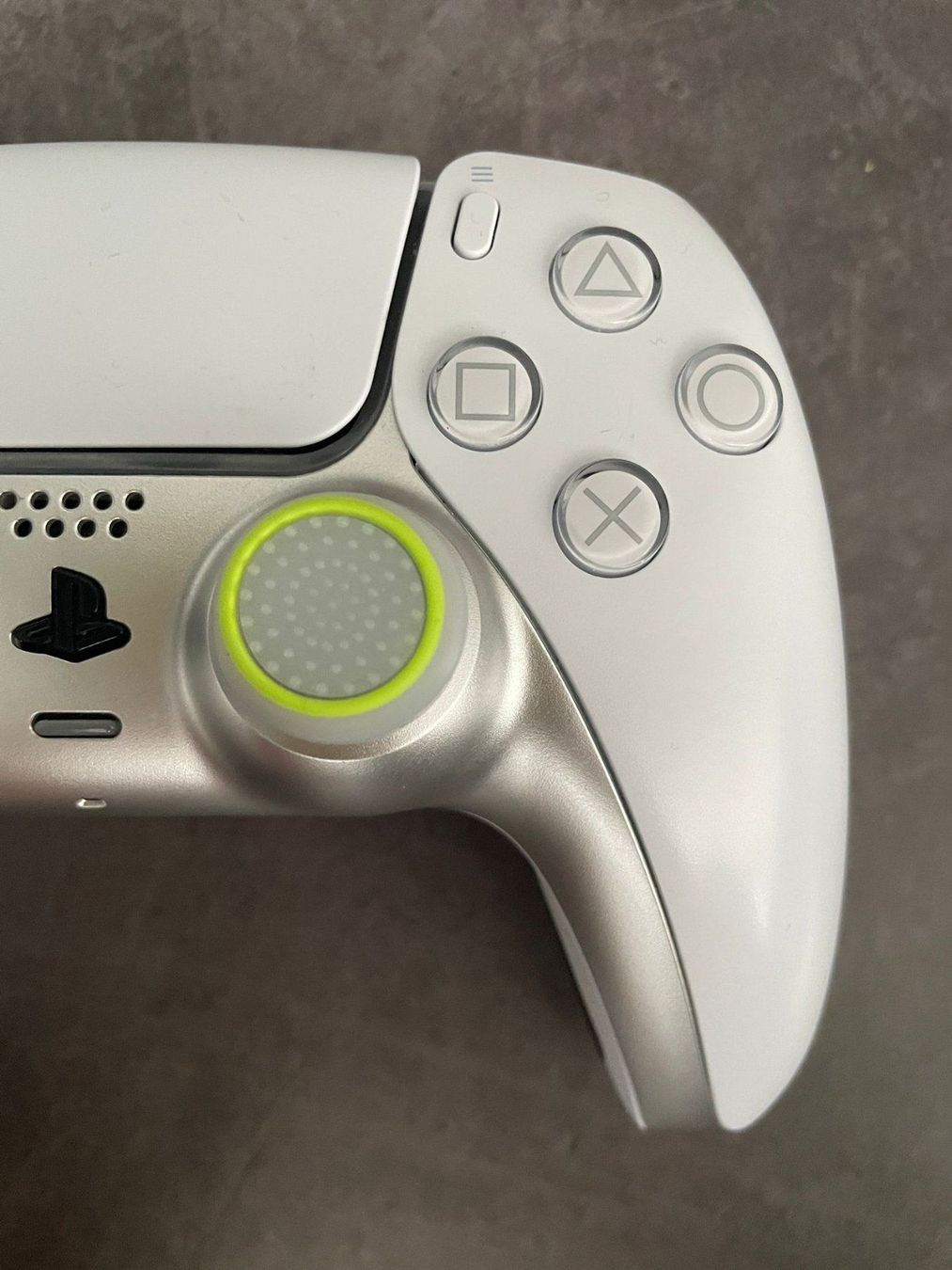 Controller: PlaySation 4&5 | XBOX Controller Grips / Noppen (Weiss/Neon) – Nuovo (secondo la descrizione) da Niederwil SO venduto da BlueSonic