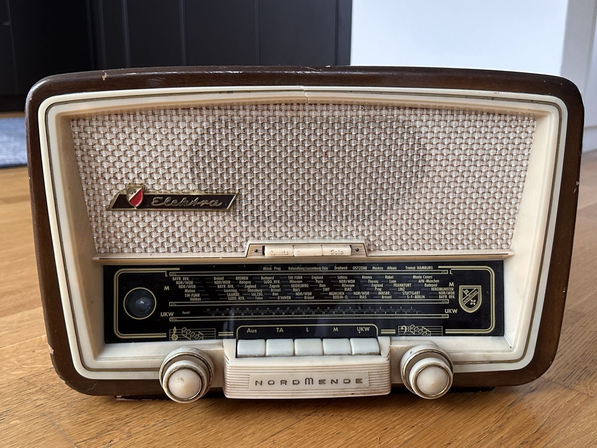 Radios: altes Radio – Defekt aus Chur von Paemel 2