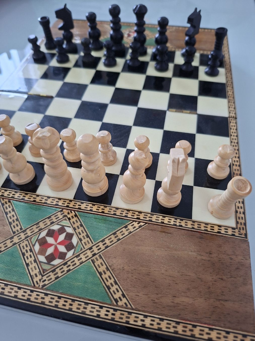 Giochi: Jeu d'échecs artisanal en bois - – Usato da Mézières VD venduto da Grymmjow1904