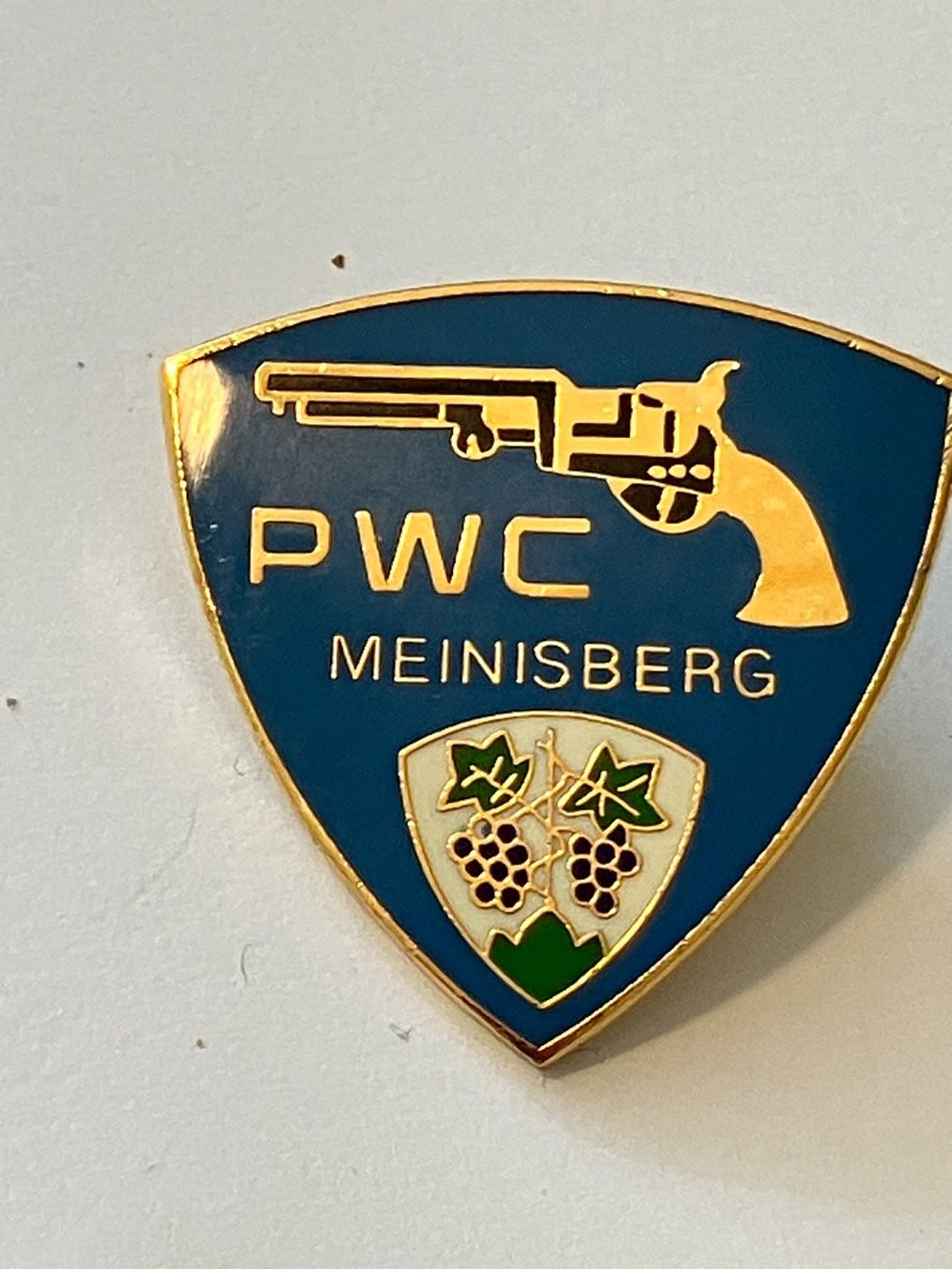 Placchette & Badge: 1 Pin PWC Meinisberg – Usato da Basel venduto da djwwpp