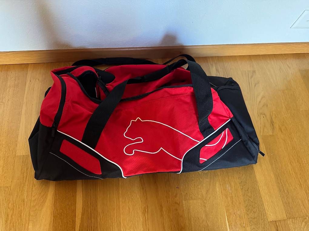 Puma Borse: Sporttasche Puma / Rot – Usato da Hünibach venduto da s.leptir