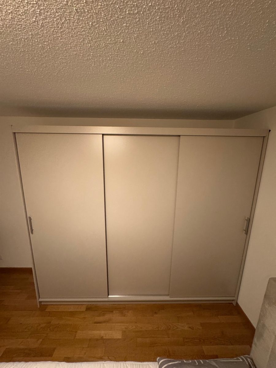 Mobile-home: Set di mobili da arredamento  – D'occasion à Jona par api_vd98 4