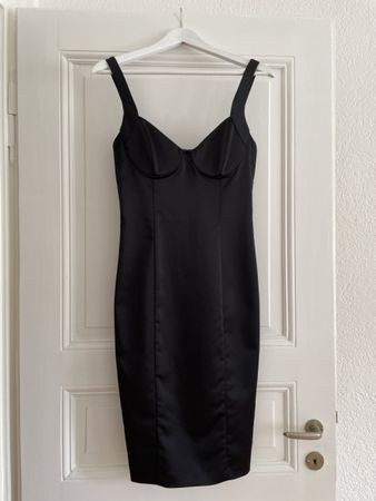 Kleid Zara Basic Collection schwarz Grösse S guter Zustand