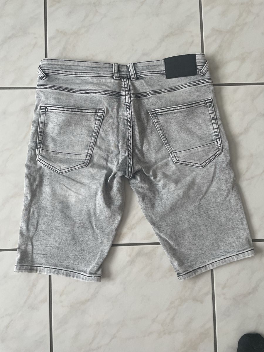 Hosen: Kurze Hose Gr. S – Gebraucht aus Amriswil von einkaufverkauf 1