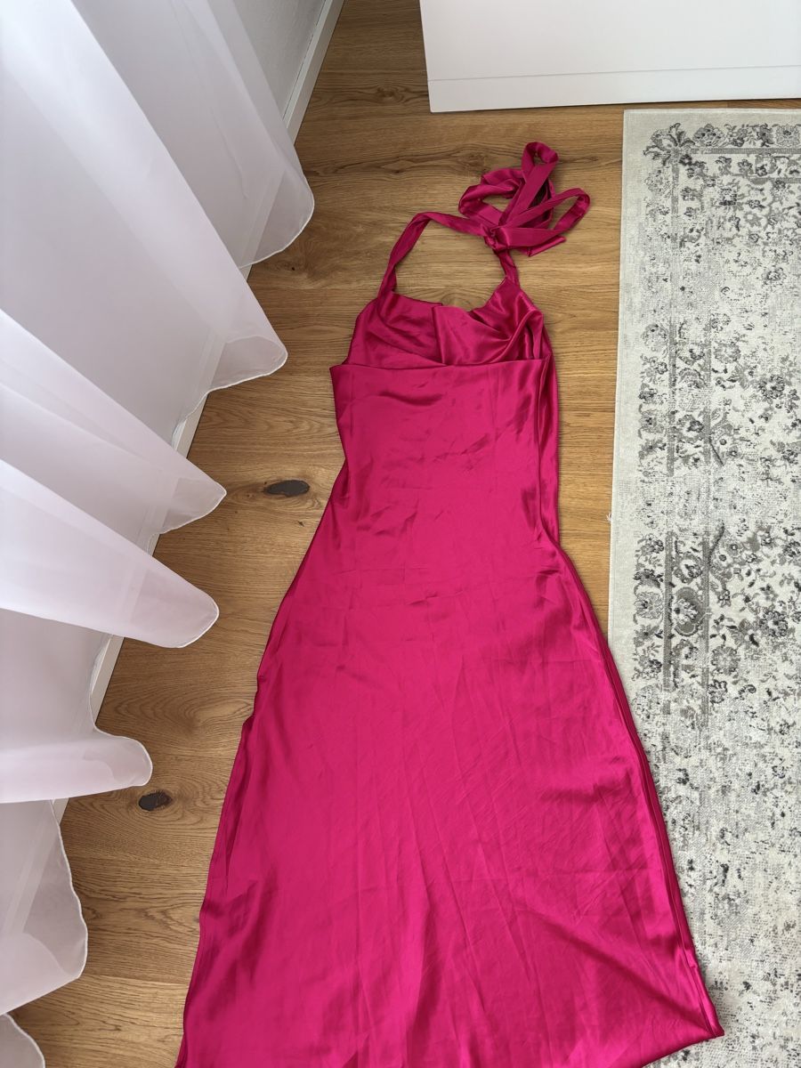 Kleider: Dark Pink Halter Dress – Neu (gemäss Beschreibung) aus Horgen von lme_8kj7 2