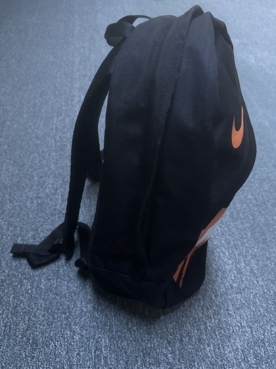 Nike Zaini: Nike Rucksack Schwarz Orange    – Usato da Baltschieder venduto da YmroBe 1