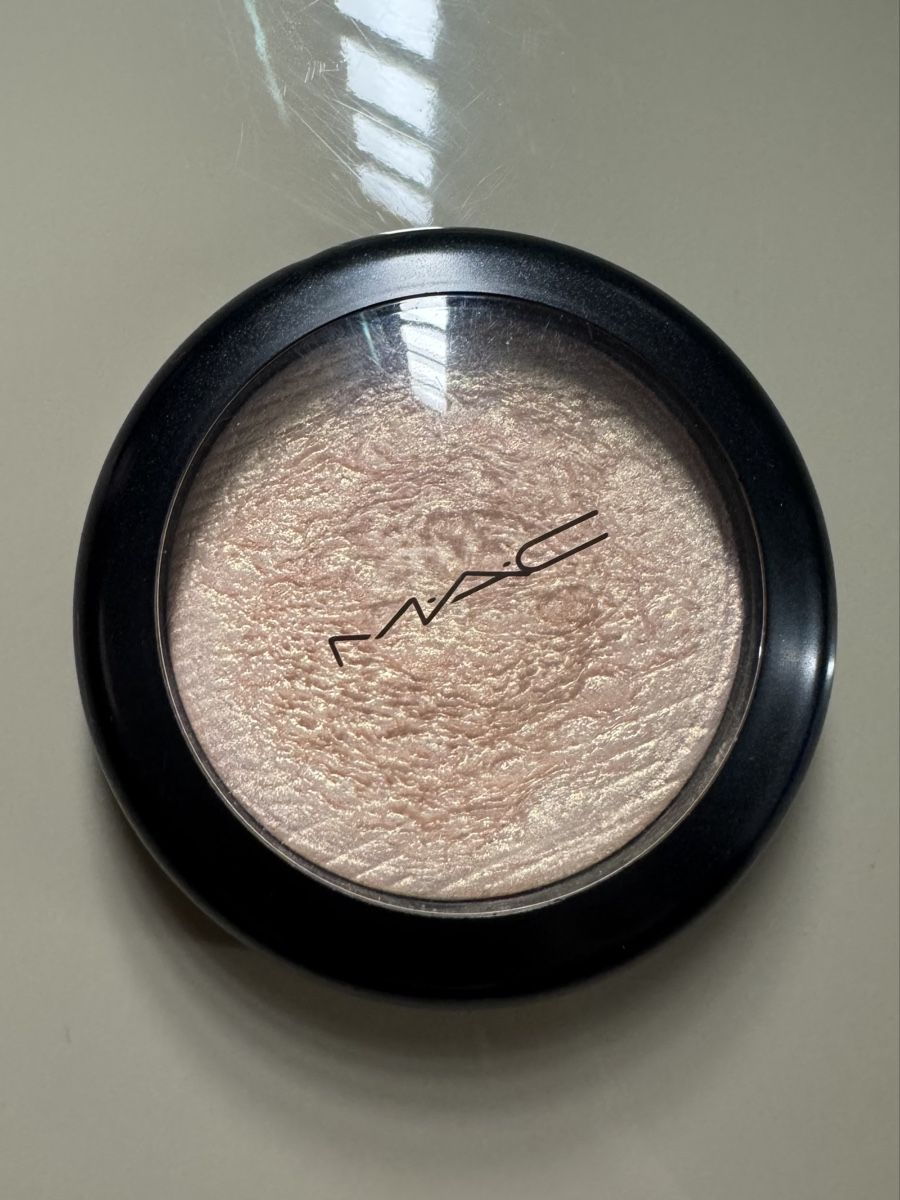 Make-up: MAC Highlighter, Extra Dimension Skinfinish „Beaming Blush“ – Gebraucht aus Bättwil von