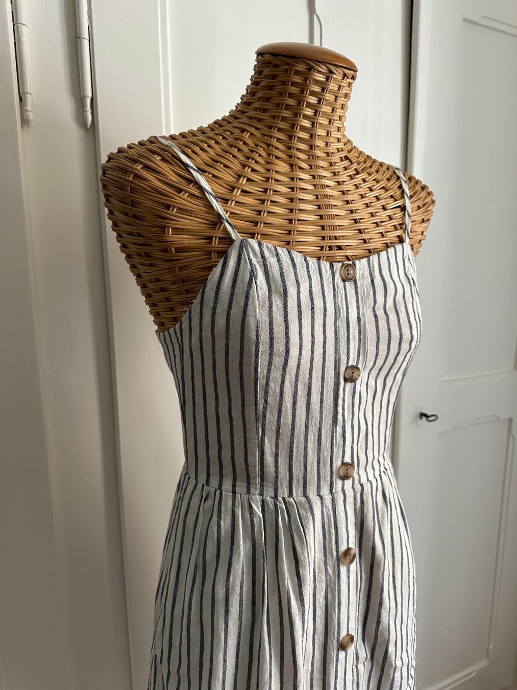 Only Vestiti: ONLY - Kleidchen gestreift mit Leinen 34 – Usato da Zürich venduto da Diazaio 1