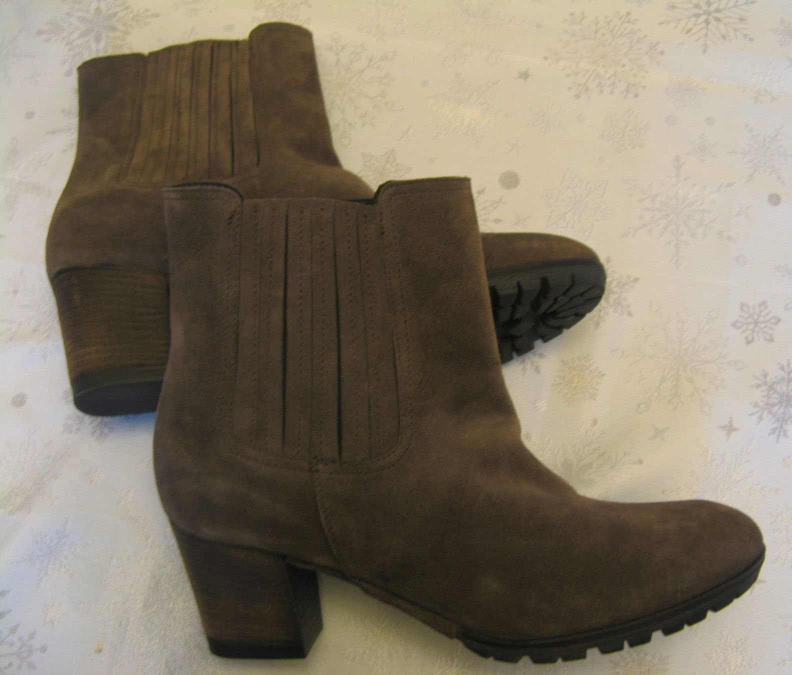 Scarpe da donna: Damenstiefel Wildleder Grösse 41 braun – Nuovo (secondo la descrizione) da Frauenfeld venduto da Interessent1 2