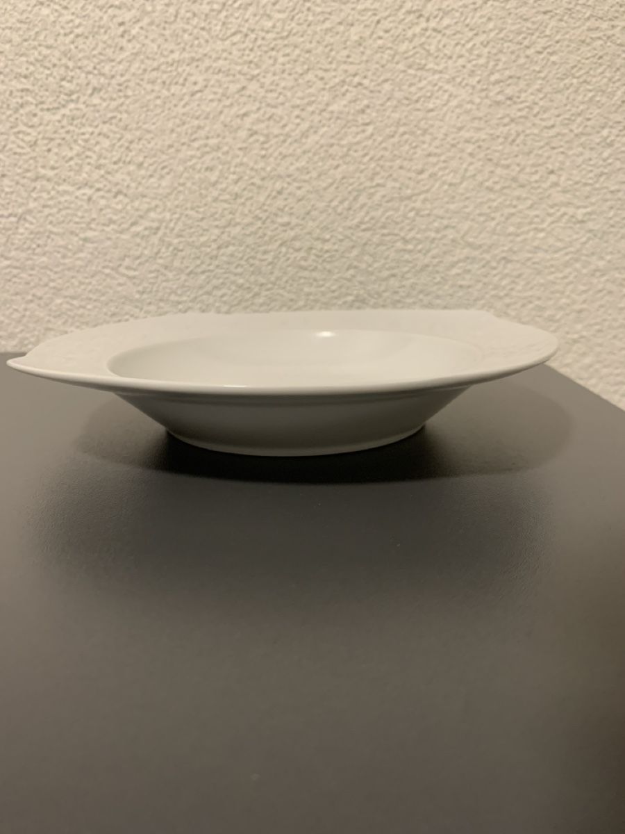 Set di piatti: Geschirrset weiss, neuwertig – Usato da Köniz venduto da blacksofa 1