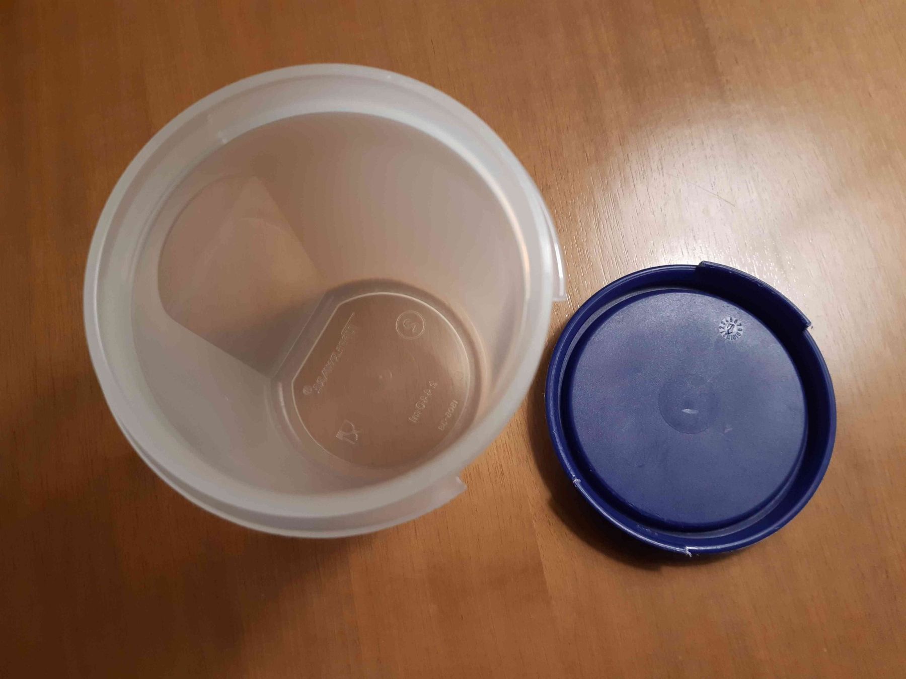 Tupperware Contenitori & Simili: Tupperware Vorratsdose blau mit Deckel – Usato da Windisch venduto da Re_ 3
