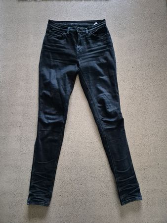 Dunkle Levi Skinny Jeans