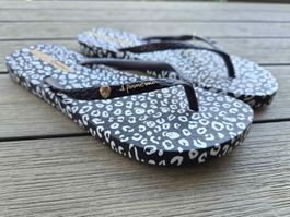 Mules tongs noires tête de mort dorée Ipanema 25,5cm