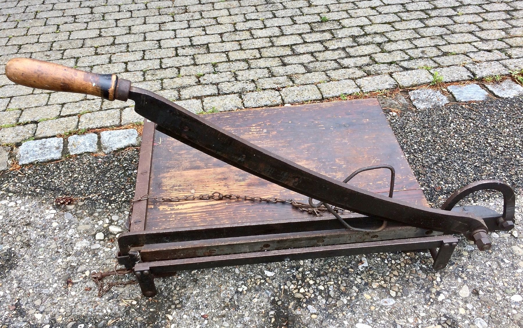 Tutte le macchine: antike Papier Schneidemaschine – Usato da Stüsslingen venduto da Ideur1