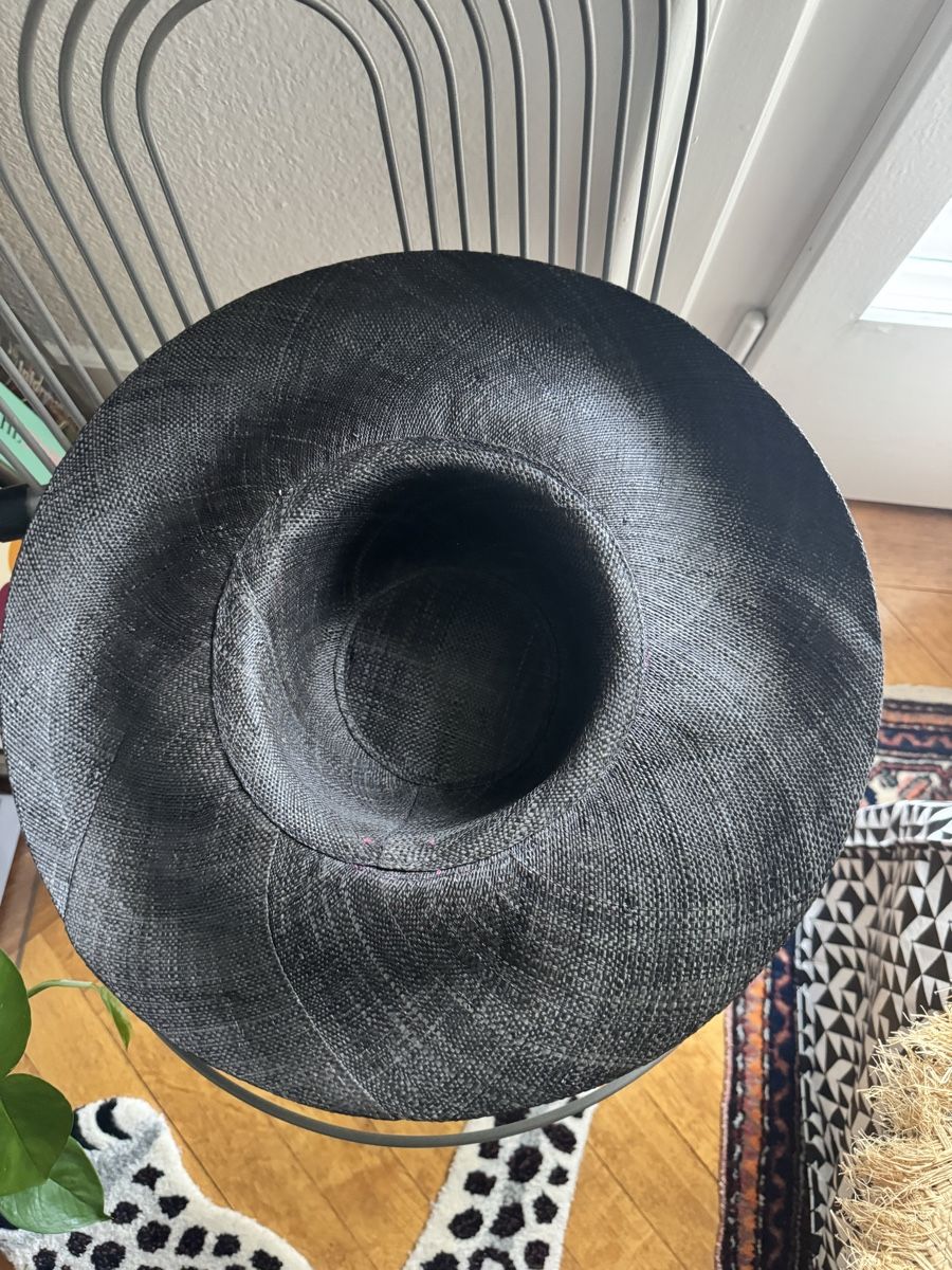 Hüte, Mützen & Caps: Black straw hat with fuschia bow – Gebraucht aus Zürich von kri_zhv2 2