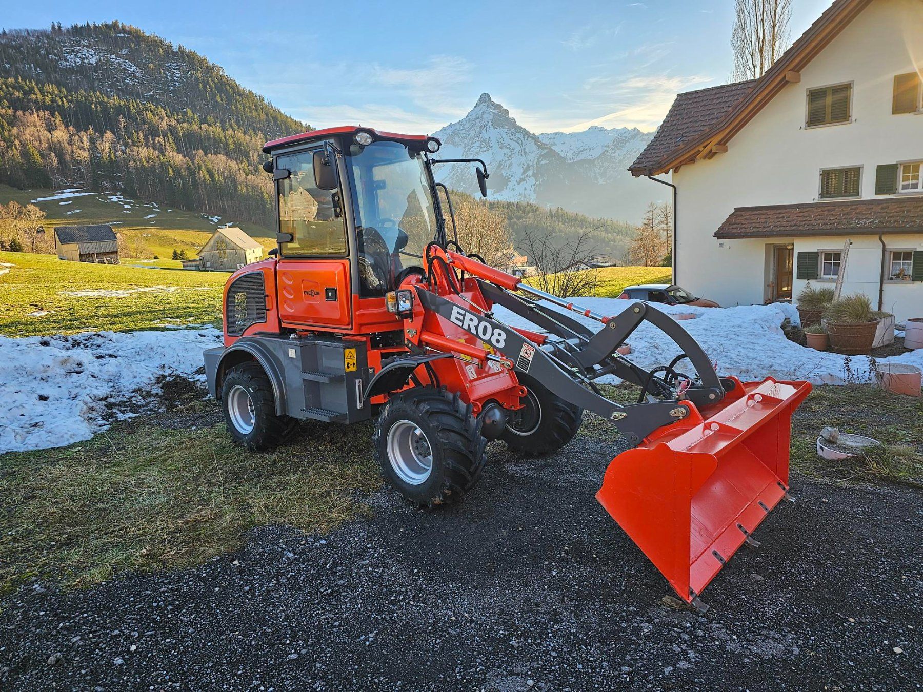 Caricatori: ER08 Hoflader mit Schneeschild – Usato da Weesen venduto da gmuer-tore