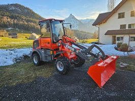 ER08 Hoflader mit Schneeschild