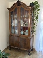 Antiker Vitrinenschrank / Mahagoni mit Schlüssel
