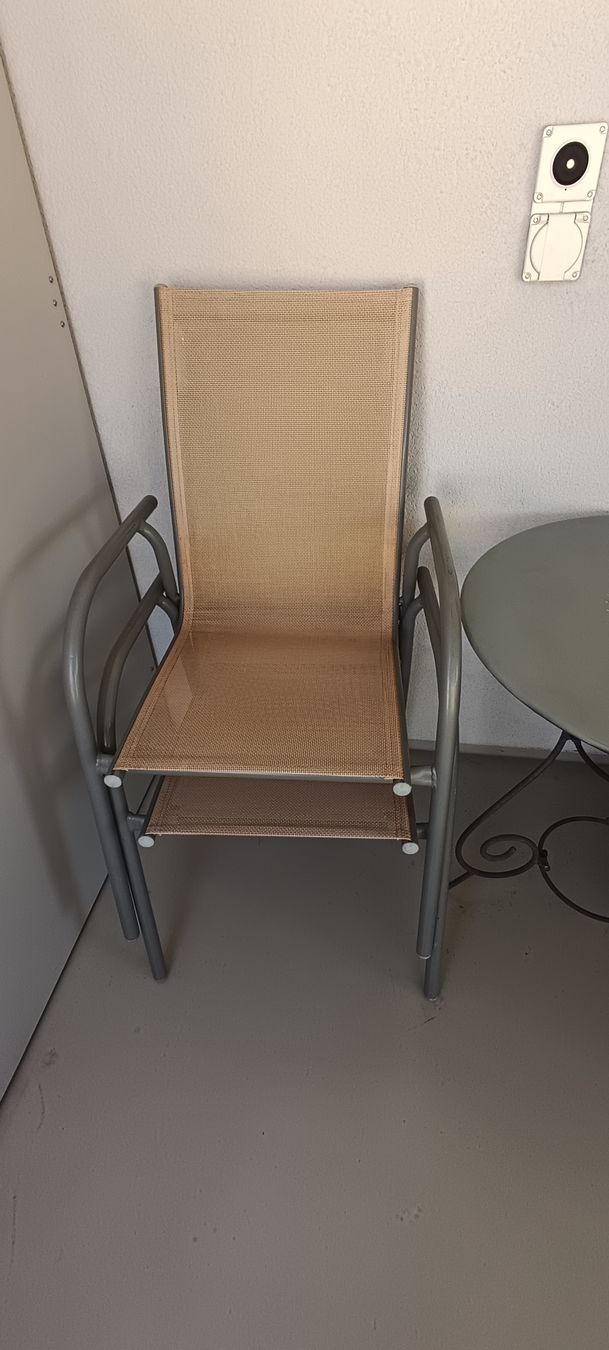 Pfister Tischset: Gartentisch oder Stuhl, ideal für Balkon,Terrasse – Gebraucht aus Beringen von ptt_c5nt 1