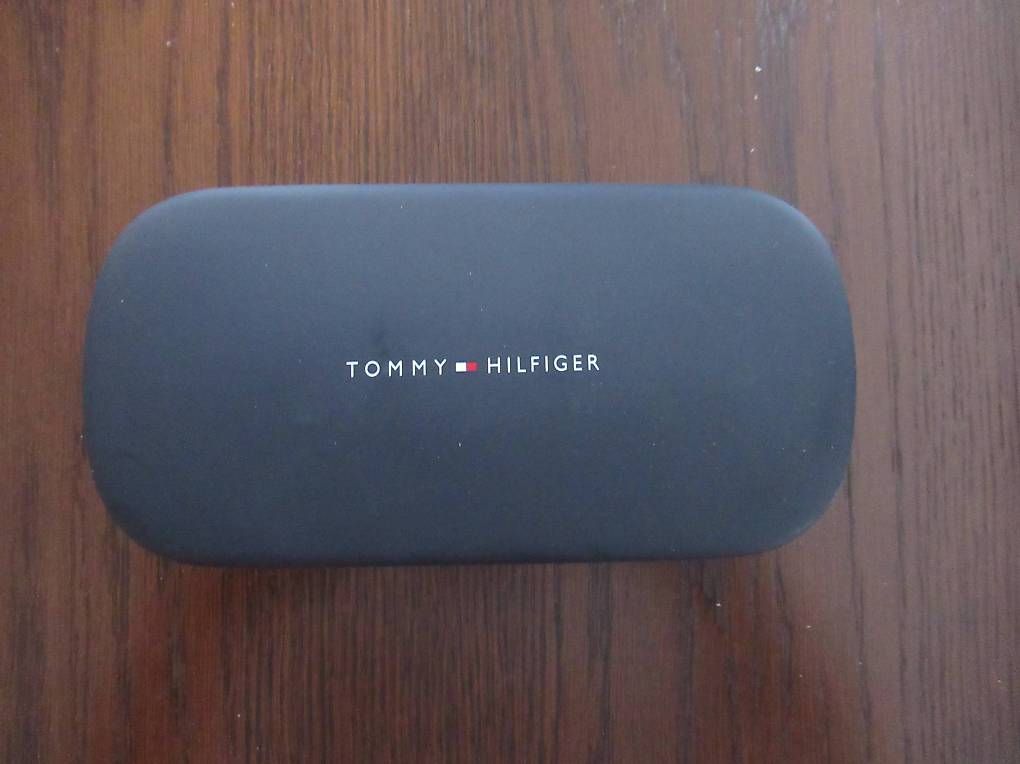 Occhiali & Lenti: Lunettes de soleil TOMMY HILFIGER – Usato da La Sarraz venduto da jaccardmar 1