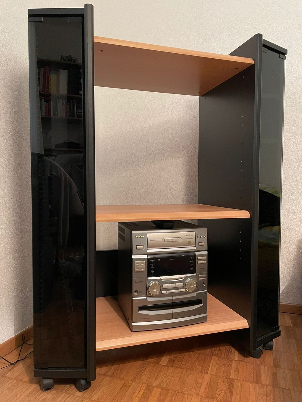 Mobili TV: Mobile TV, CD, etc. – Usato da Davesco-Soragno venduto da dai_925z