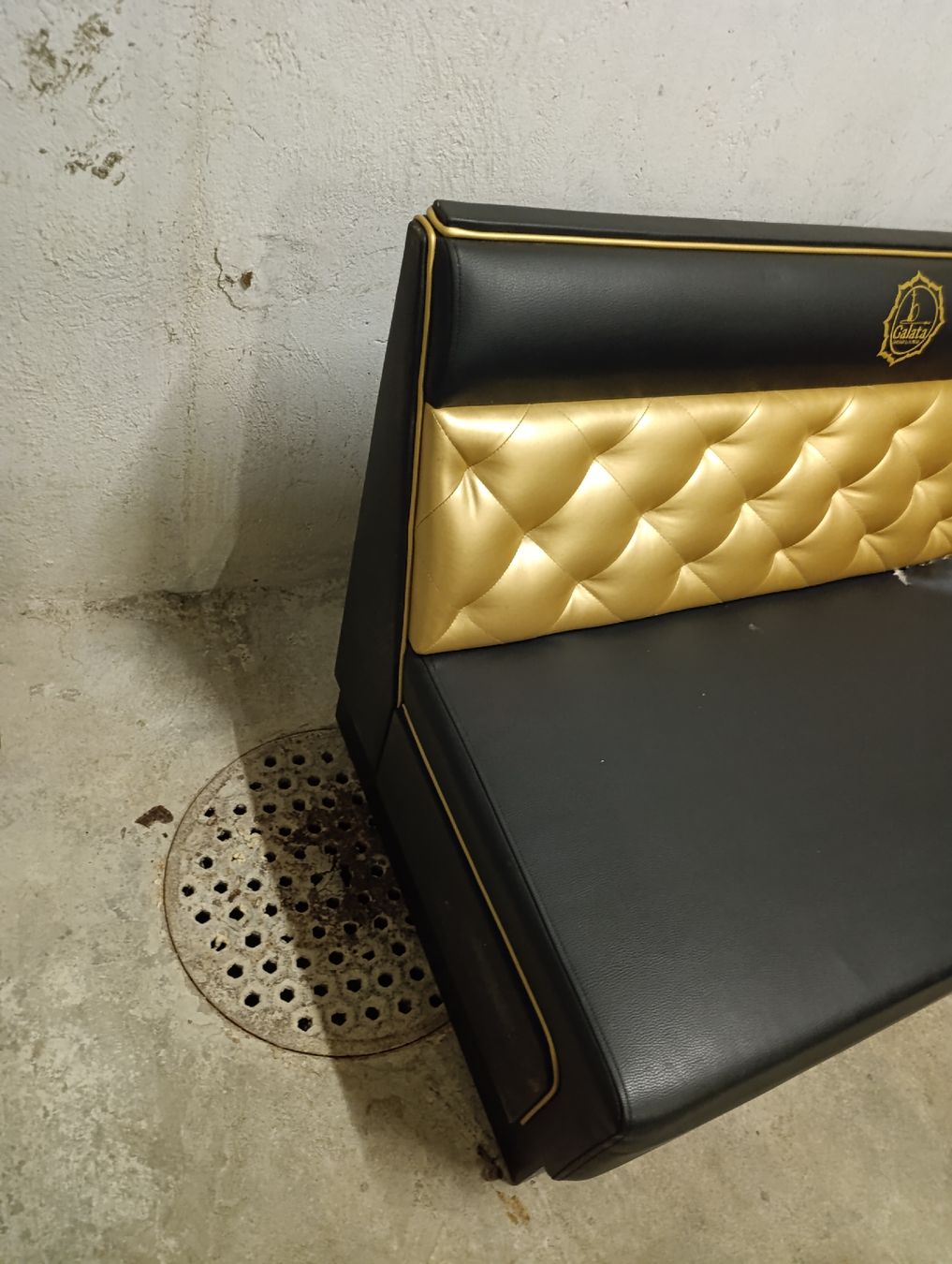 Sofas: Sofa Teil einer riesen Lounge – Defekt aus Romanshorn von dav_h2lv 6