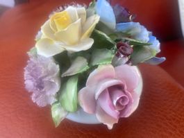 Blumenbouquet aus Porzellan