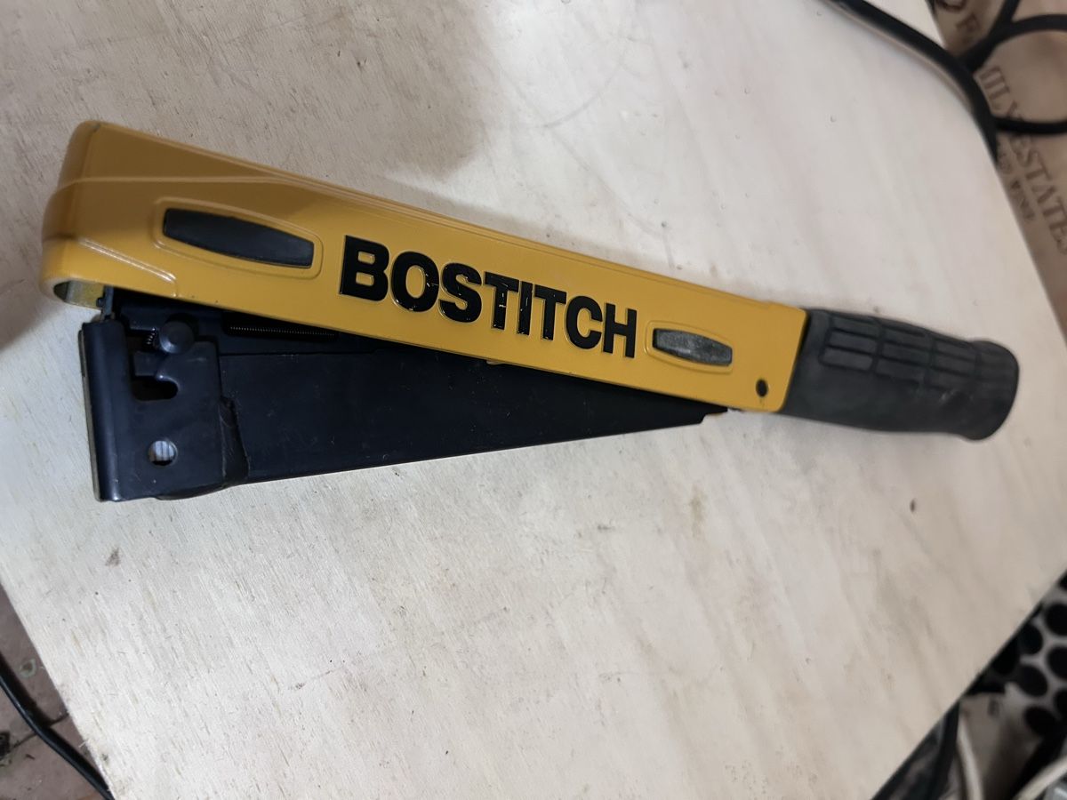 Bostitch Tous les outils: Agrafeuse Bostitch jaune  – D'occasion à zürich par pauloreal 4