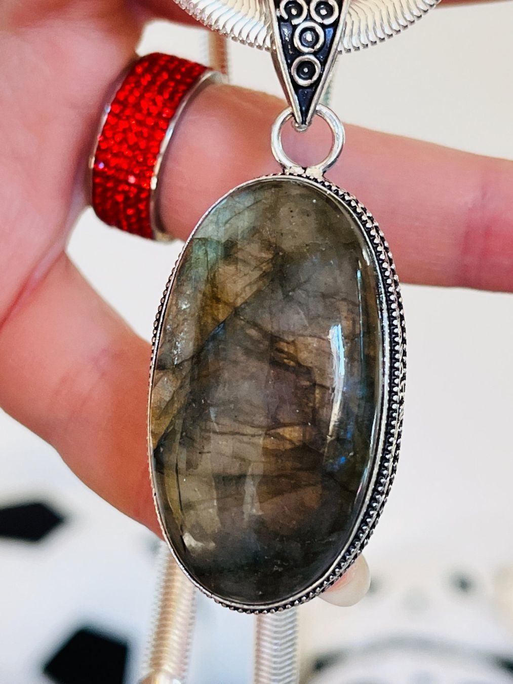 Catenine: Labradorite Gemstone Handmade Jewelry Pendant – Nuovo e nell'imballaggio originale da Genève venduto da AGBERG 1