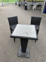 Stehtisch mit 2 Barhockern Rattan Optik gebraucht