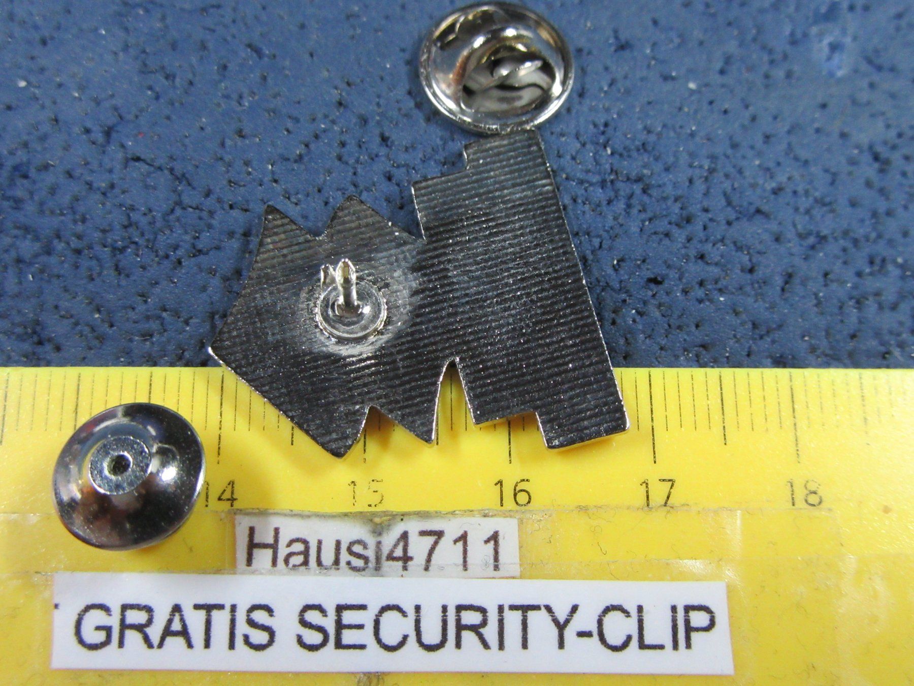 Placchette & Badge: SUZUKI MOTO SCHMUCK-PIN ENAMEL MIT SECURITY-CLIP – Usato da Ettingen venduto da Hausi4711 1