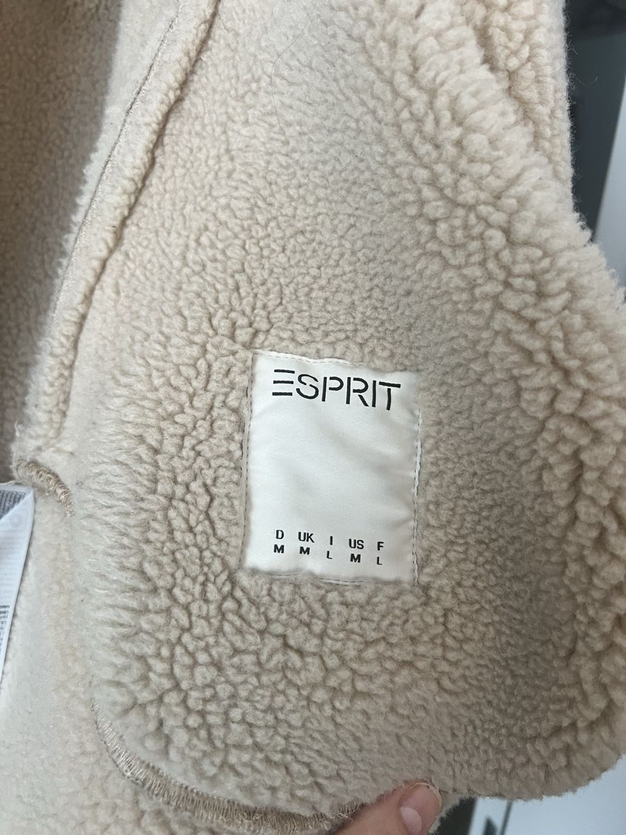 Esprit Giacche: Jacke Esprit sherpa, beige, Gr. M – Usato da Zürich venduto da anghelamata 1