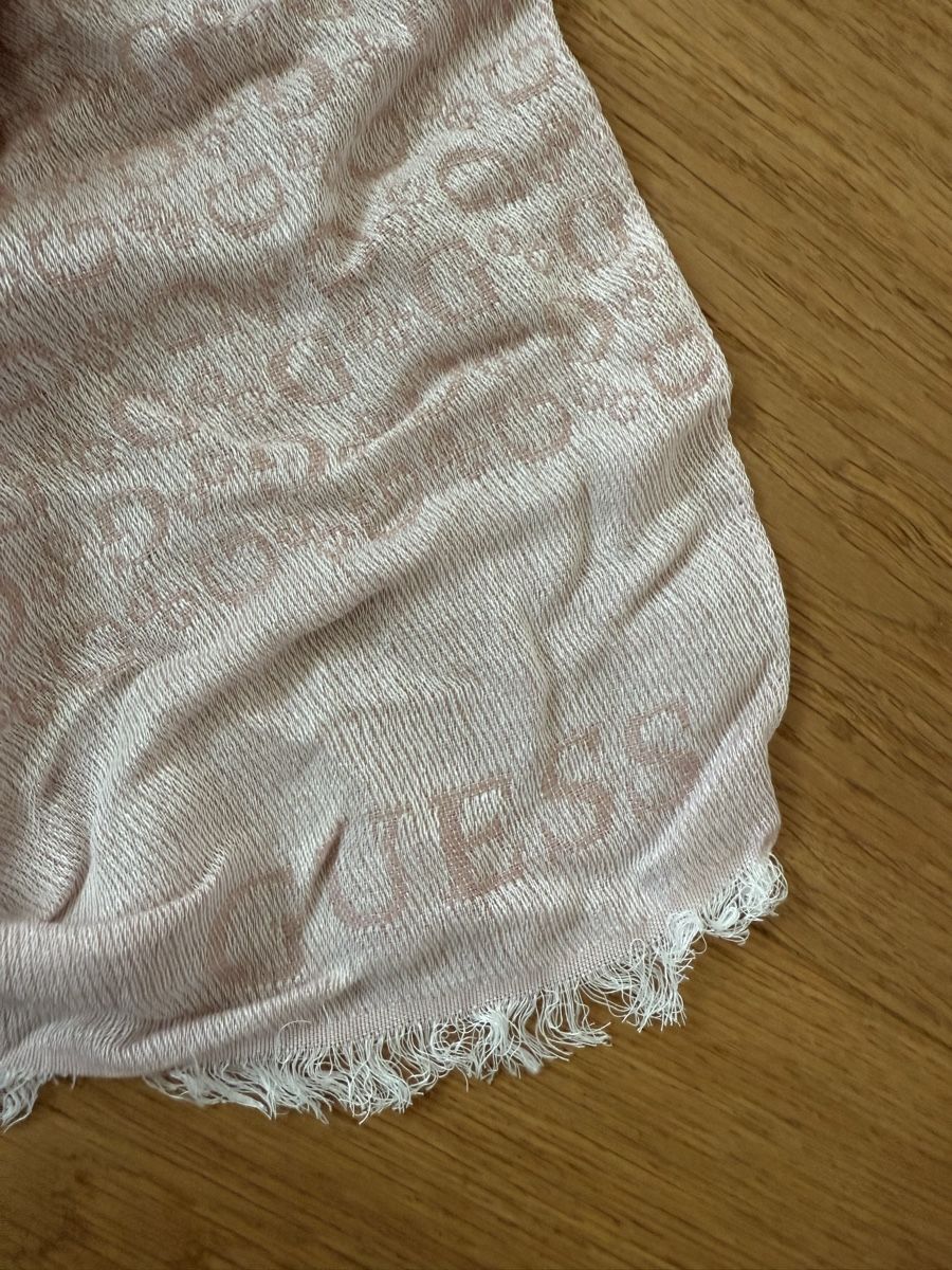 Guess Foulard & Sciarpe: Guess Schal – Usato da Hedingen venduto da vane.zh 1