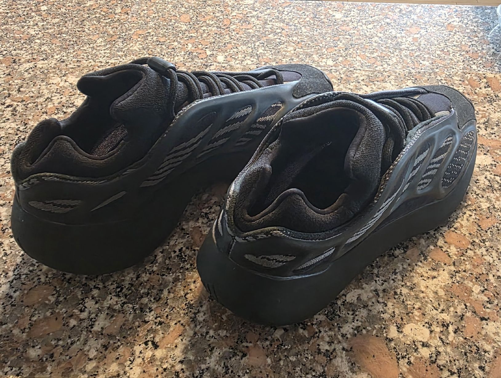 Adidas Scarpe da uomo: Adidas Yeezy 700 V3 Alvah – Usato da Aarau venduto da ST33 1
