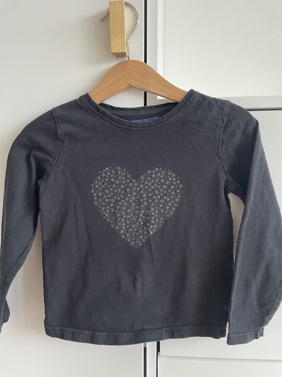 Blusen, T-Shirts & Tops: Gr. 98 T-Shirt Obaidi – Gebraucht aus Wädenswil von flo8820
