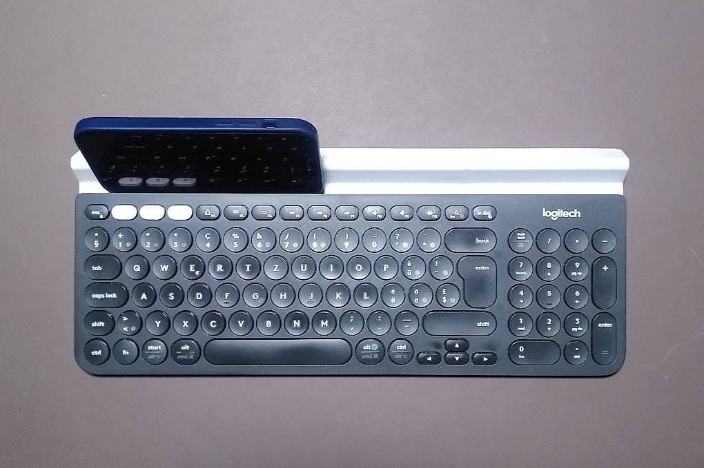 Logitech Claviers: Clavier multi-device sans fil Logitech K780 – D'occasion à  par