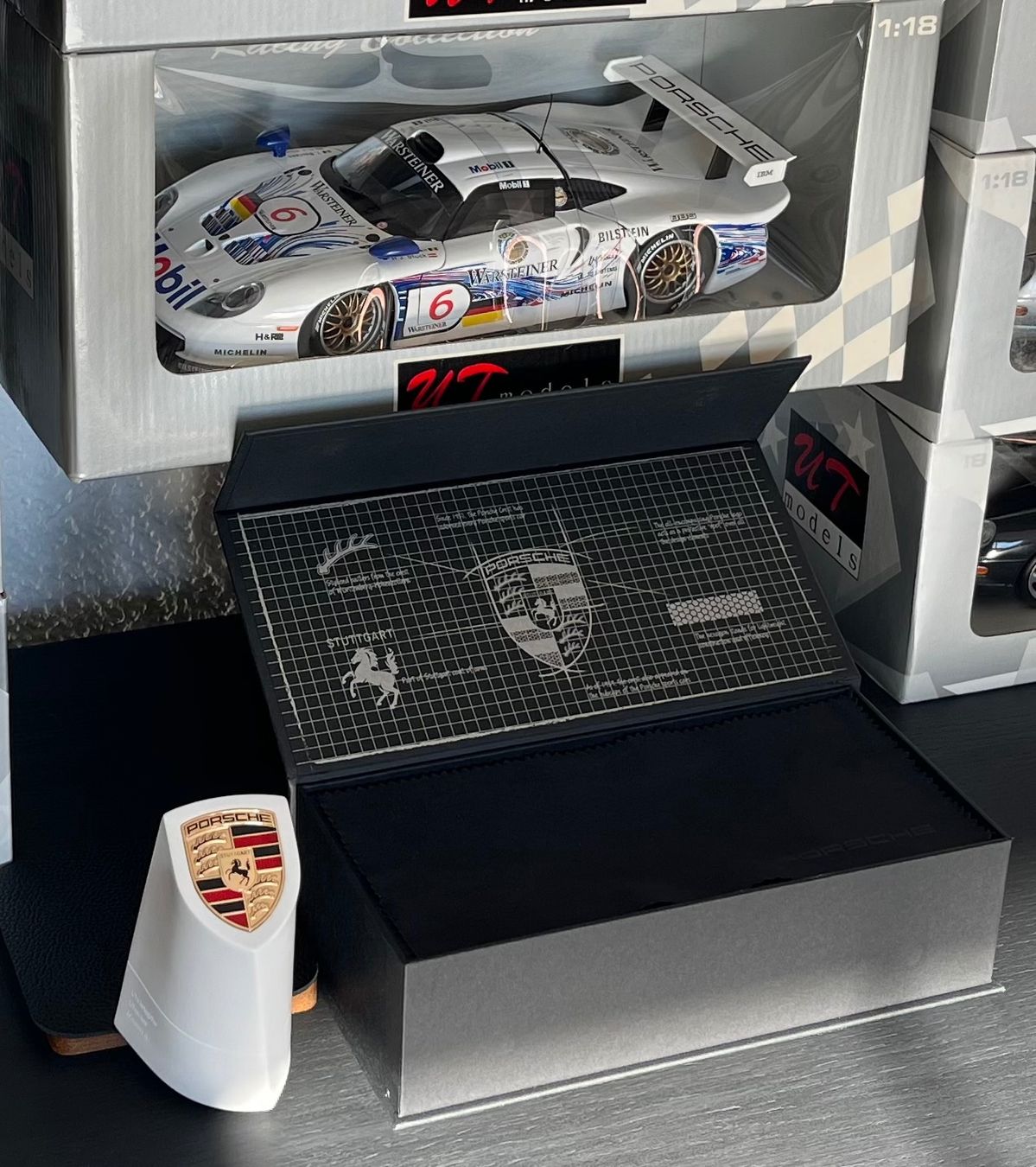 Porsche Modellini d'auto: Porsche 911 GT1 UT Models 39720 1:18 – Usato da St-Cergue venduto da ncu_t267