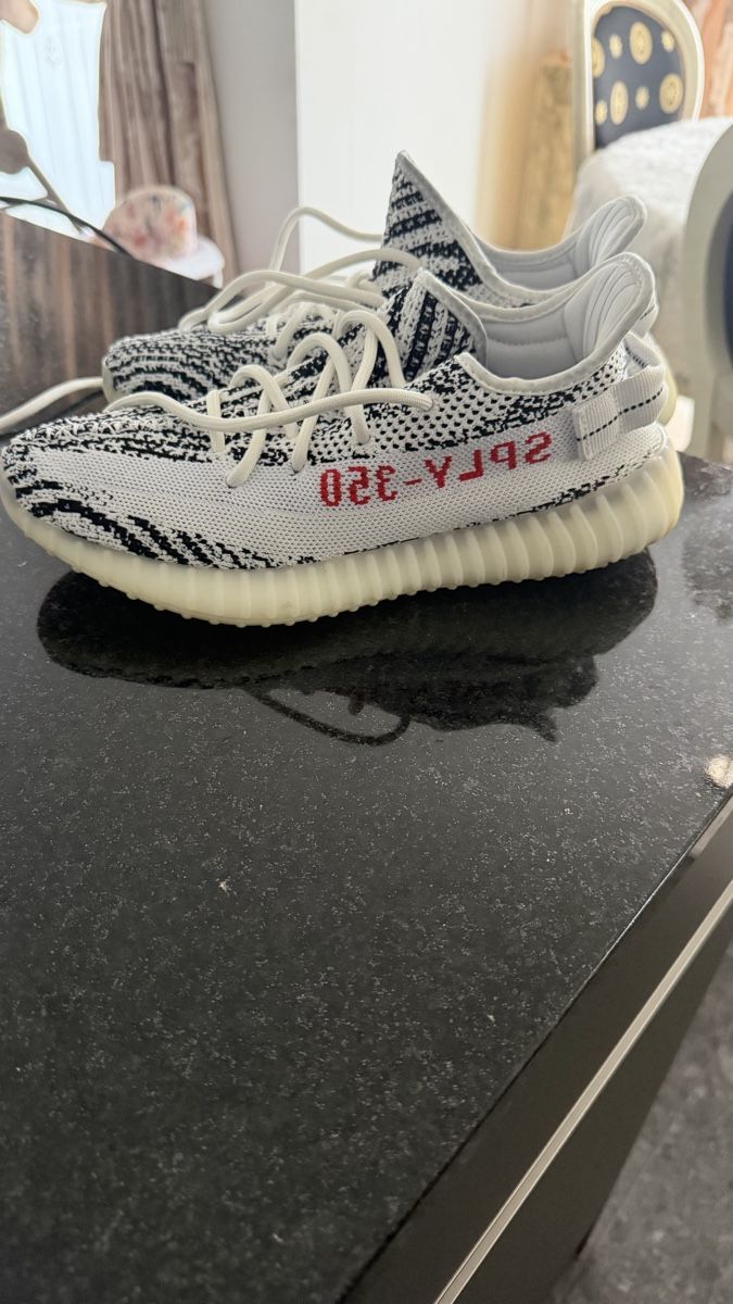 Adidas Scarpe da uomo: Yeezy Zebra 41 – Nuovo (secondo la descrizione) da Bülach venduto da fati_hamilton44 1