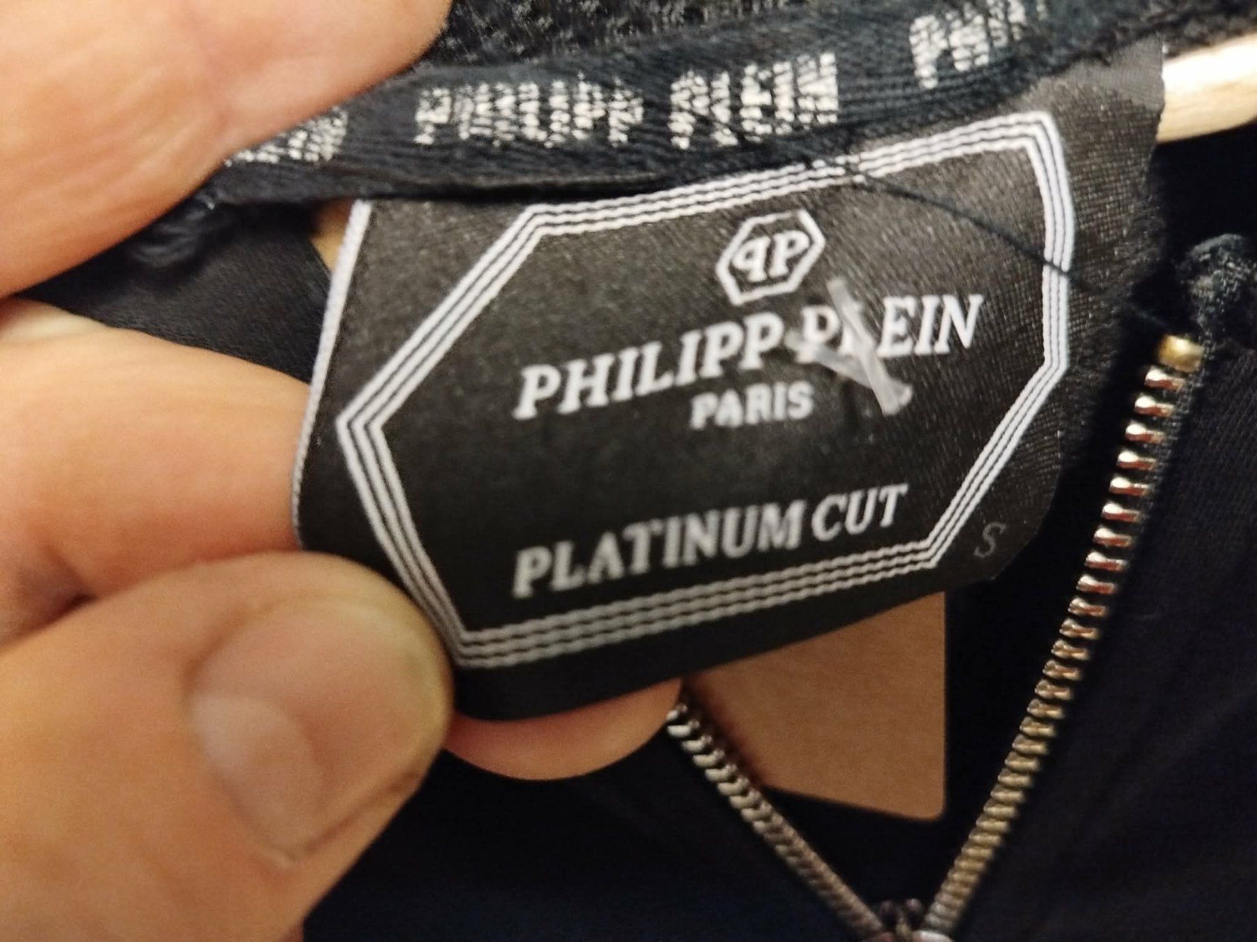 Giacche: Sweatshirt à capuche Philipp Plein – Usato da La Chaux-de-Fonds venduto da Emmaus2300CDF 6