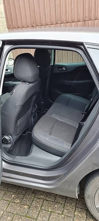 Citroën Automobili: Citroen C4 1.2 Pure Tech Feel Edition Automatic – Usato da Oberwil-Lieli venduto da sim_zvf7 4