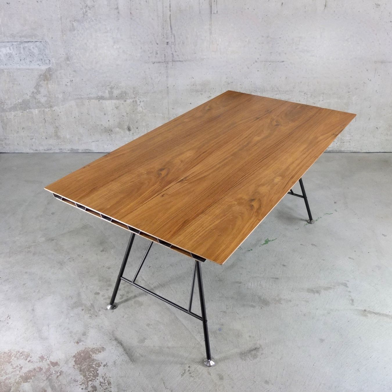 Atelier Alinea Tavoli: Atelier Alinea Uni Standard Tisch 160cm – Usato da Basel venduto da Brocki-auf-dem-Wolf