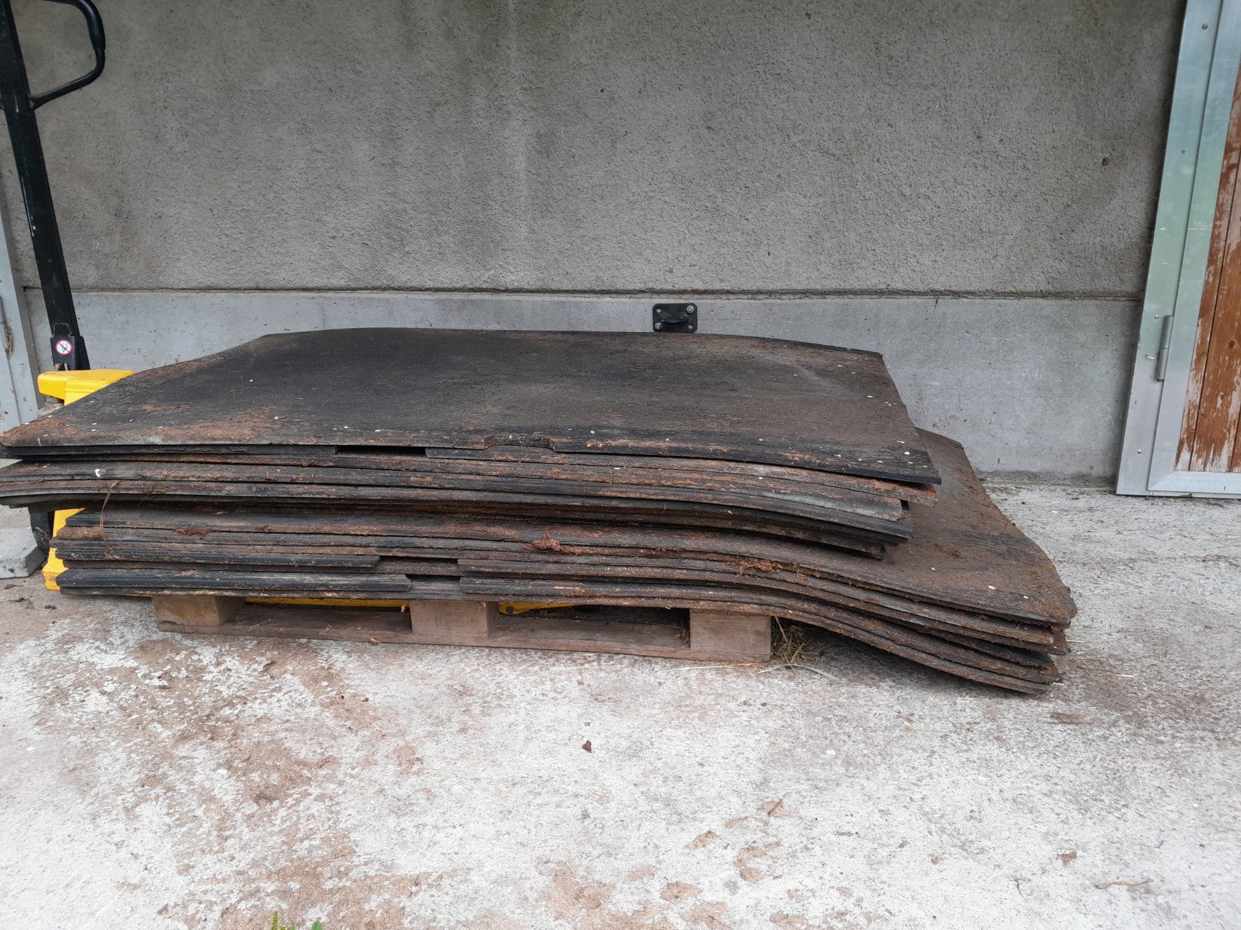 Tapis de sol: Stall Gummimatten – D'occasion à Bristen par bris85