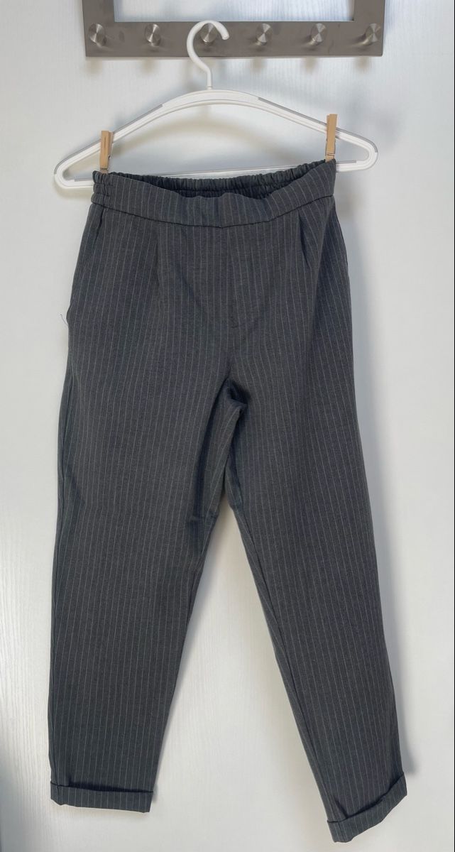 Pull&Bear Pantalons: Pantalon gris rayé - Pull&Bear – Neuf (Voir description) à Corgémont par Leane.Z