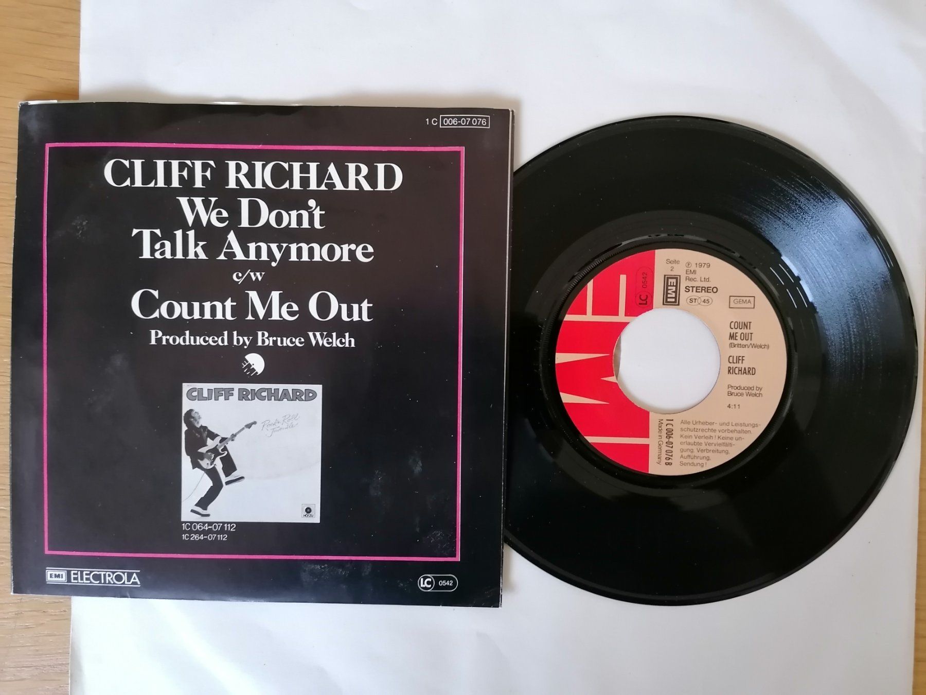 Dischi in vinile: Cliff Richard - We Don't Talk Anymore – Usato da Beinwil am See venduto da Funkthesizer 1