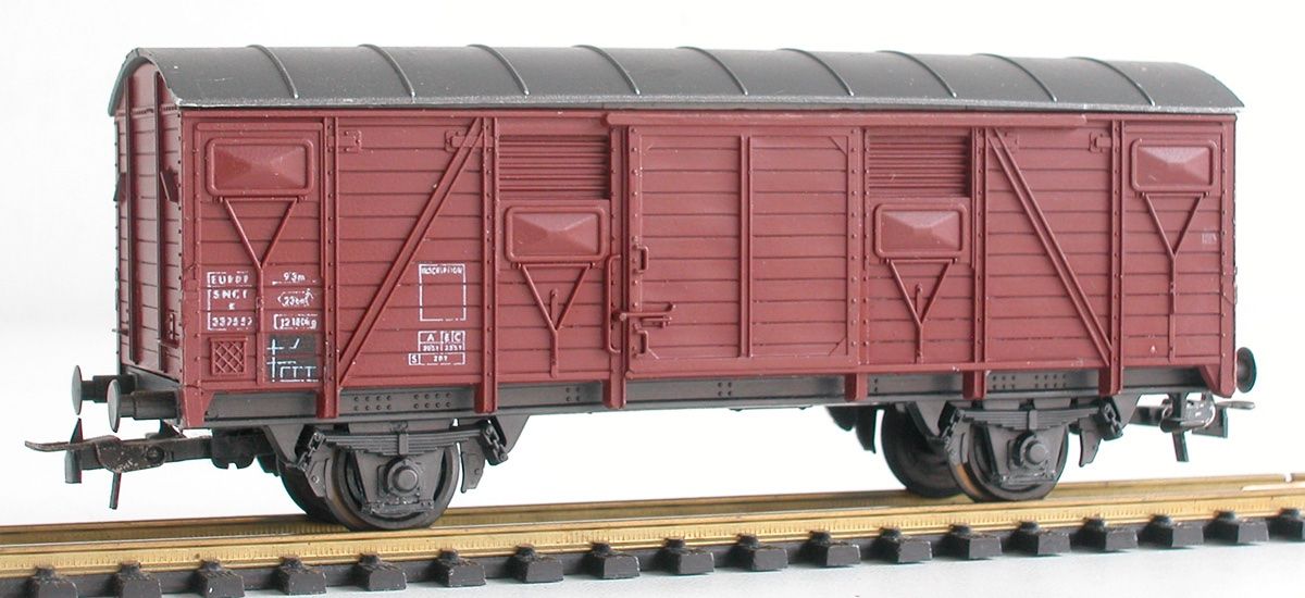 Roco Modelleisenbahnen: Roco gedeckter Güterwagen der SNCF Spur H0 – Gebraucht aus Oberwil BL von Klang