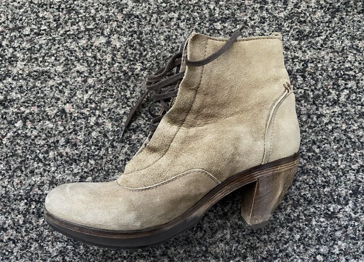 Chaussures femmes: Wildlederstiefel – D'occasion à Embrach par ale_v5qn