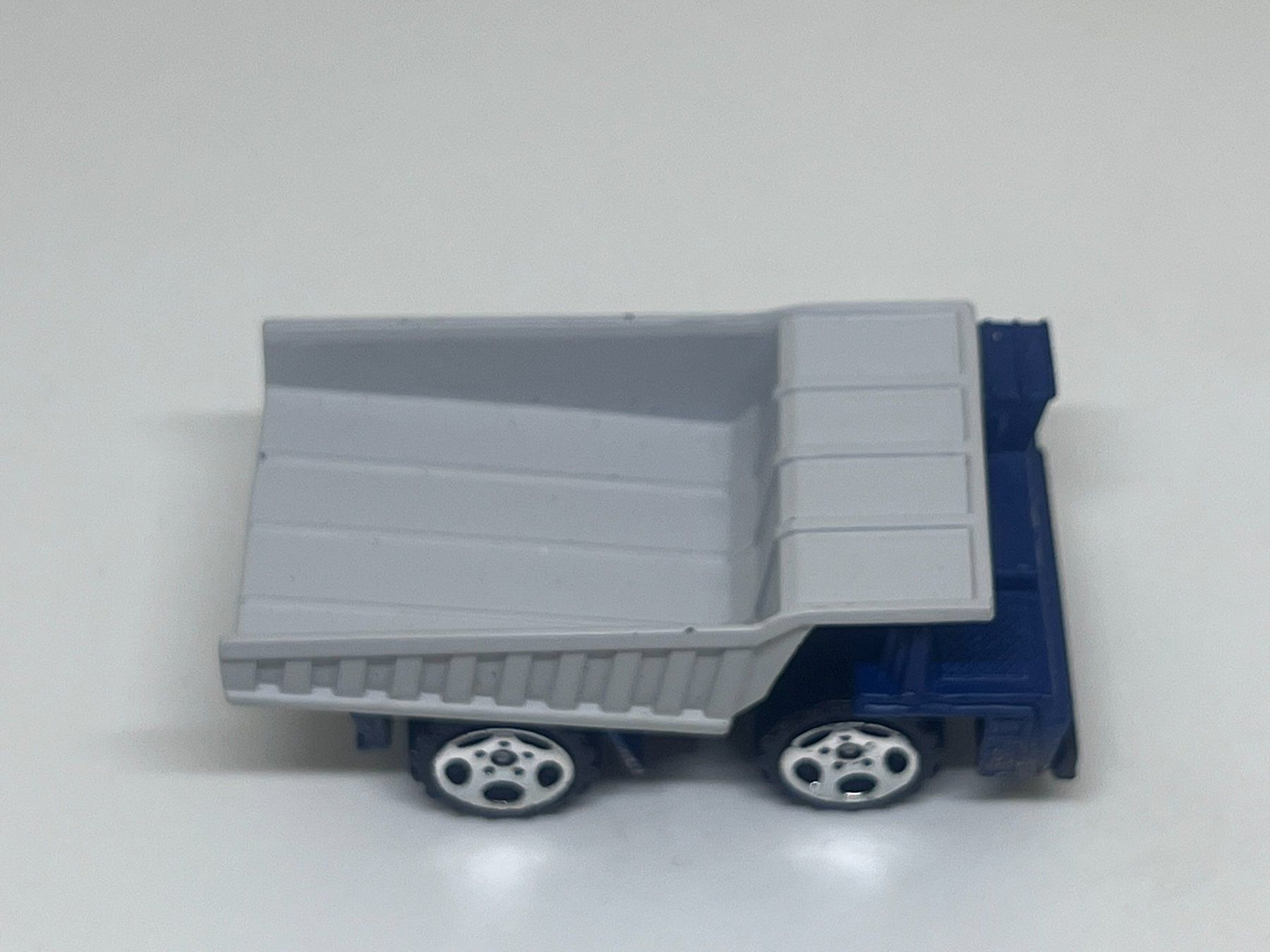 Matchbox Modellini d'auto: Matchbox Dump Truck #462 – Usato da Wildegg venduto da LaaBoutique 1
