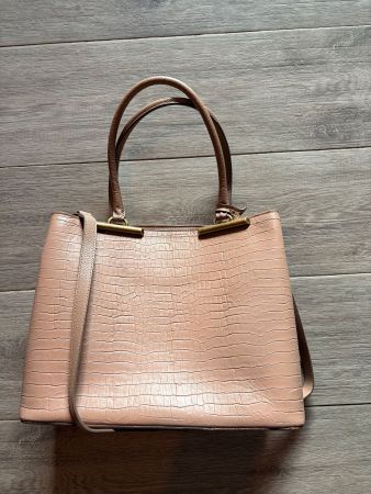 Sac à main cuir rose motif croco neuf